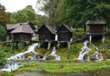 Turkish Time, the Crescent Symbol, and the Sultan’s Power